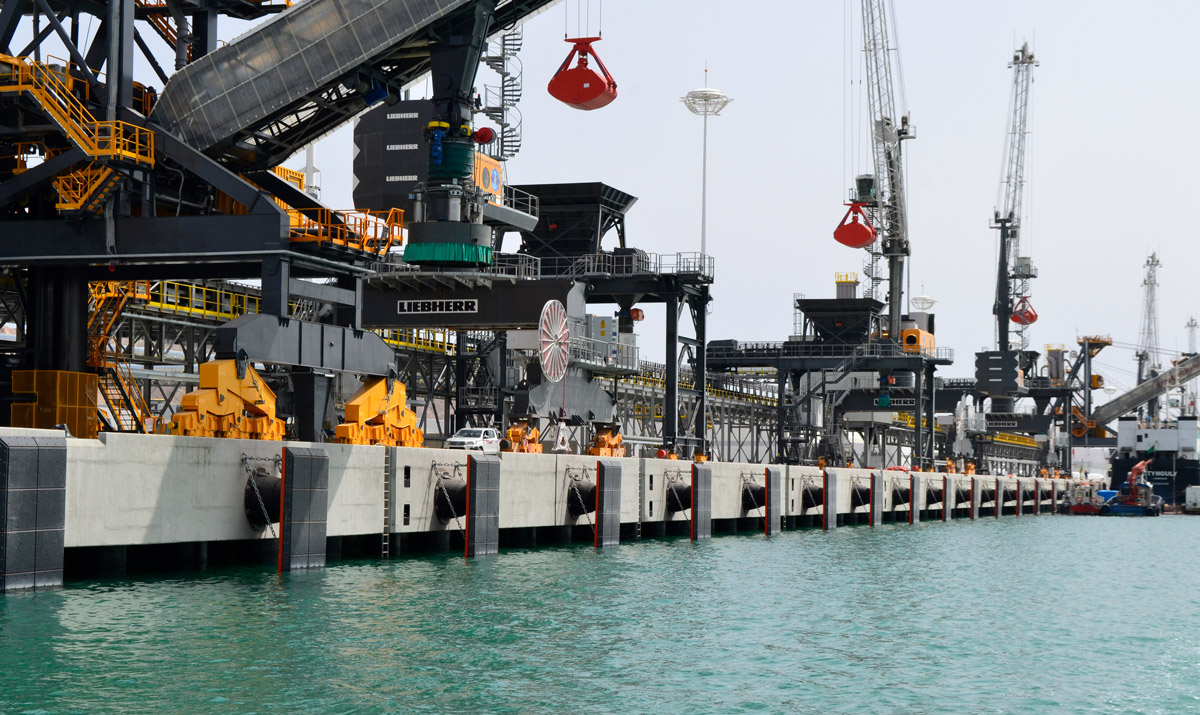ShibataFenderTeam supplied fenders for the largest port project at the